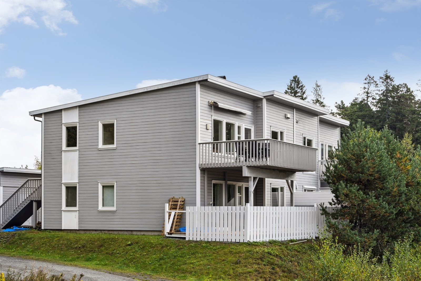 Leiligheten ligger i 2. etasje Galleribilde