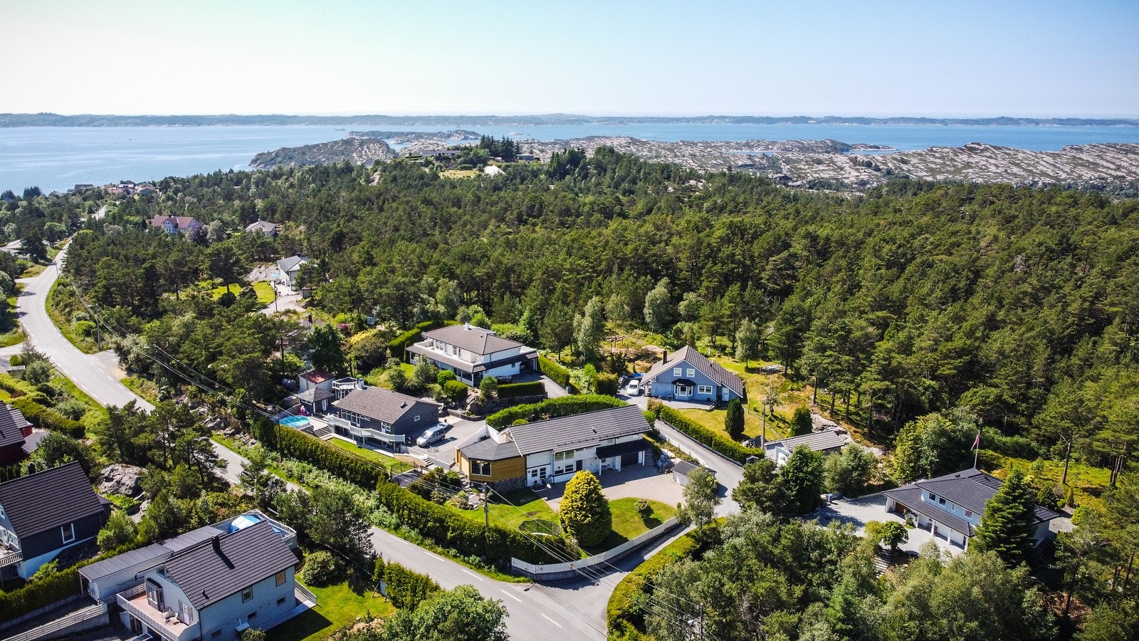 Enebolig nabolag Galleribilde