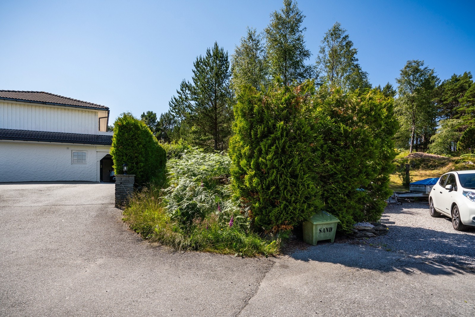 Her blir adkomst opp mellom de to naboene Galleribilde