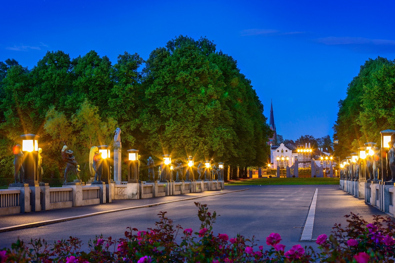 Frognerparken, kastanjetrærne i Bygdøy allé og alle små spesialforretninger preger miljøet. Galleribilde