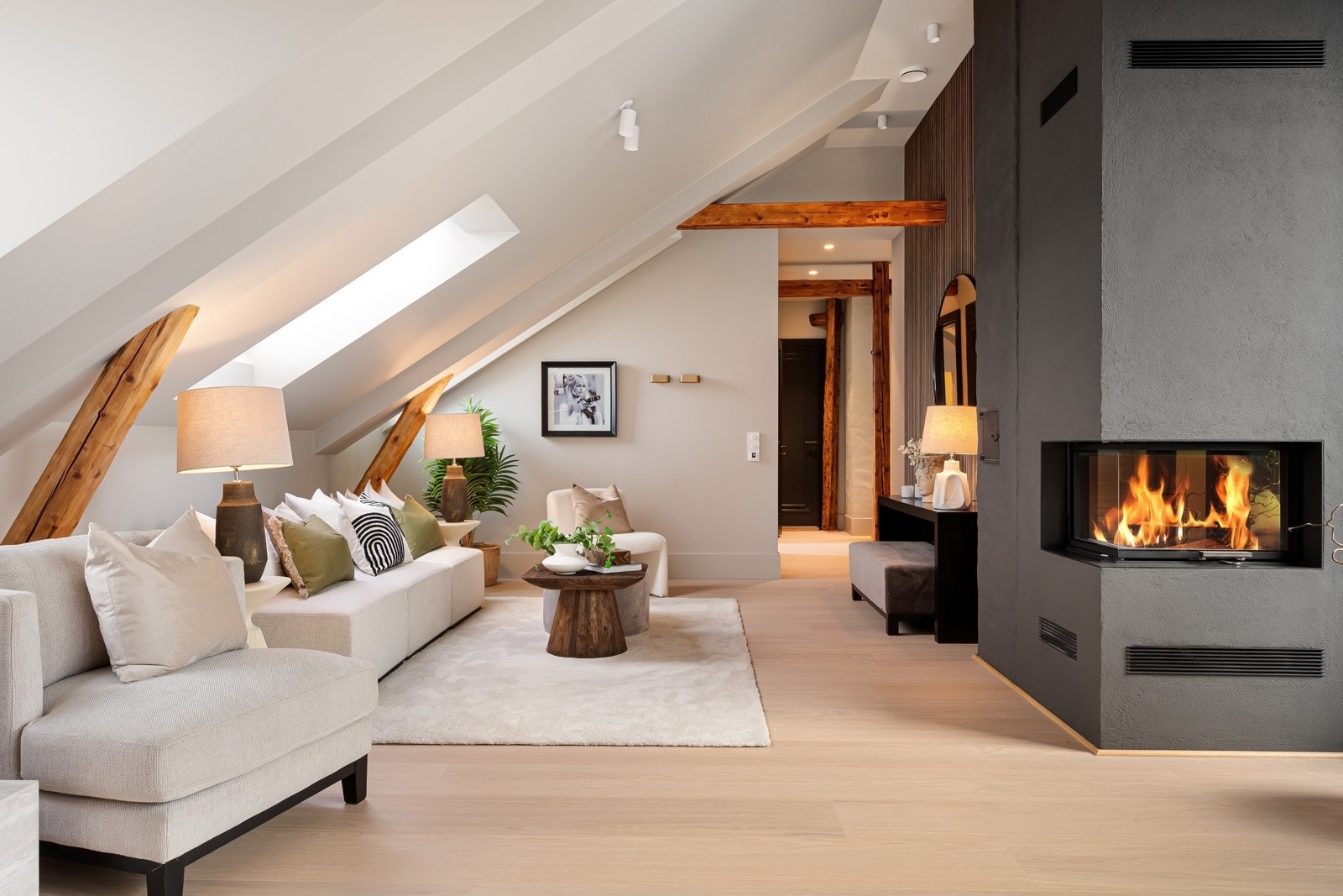 Leiligheten har balansert ventilasjon med svalfunksjon, enstavs parkettgulv med varmefolie og store vindusflater. Galleribilde