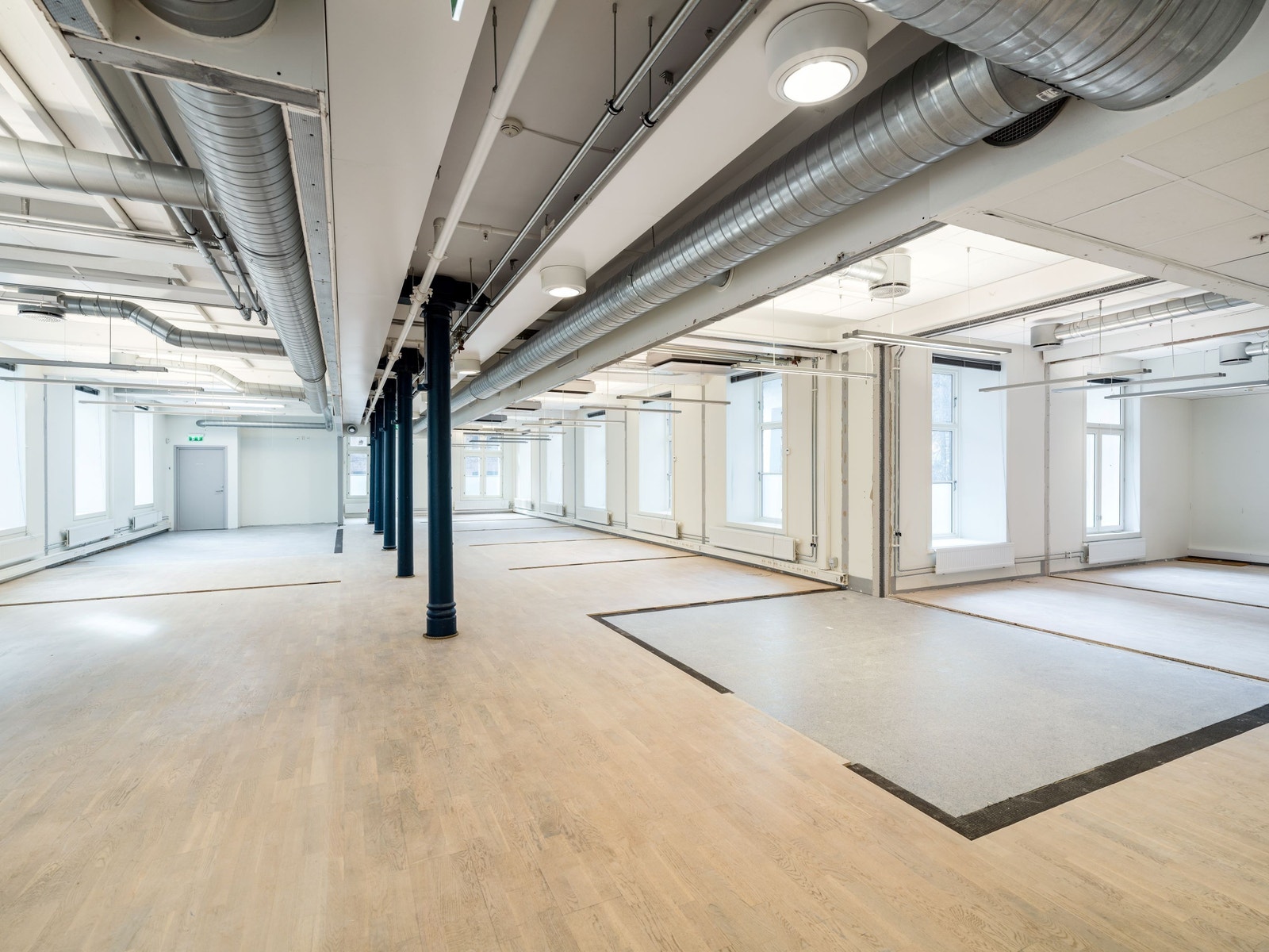 Alle veggene i lokalet er revet, og byggets sjel, lys og vinduer kommer frem. Vi bygger opp lokalene i samarbeid med ny leietaker. Galleribilde