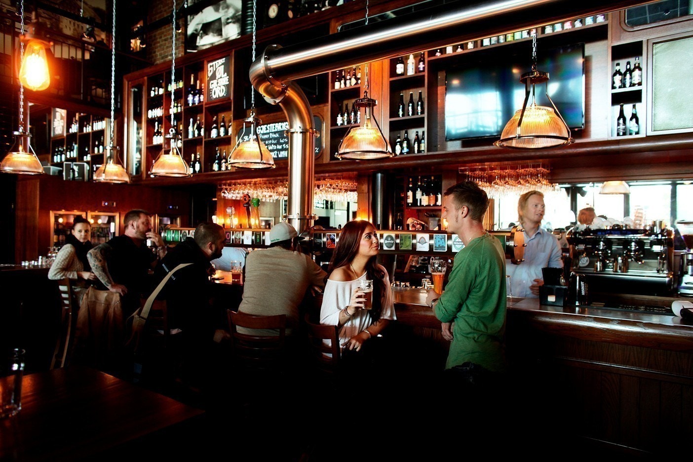 Ta fredagspilsen på Nydalen Bryggeri og Spiseri Galleribilde