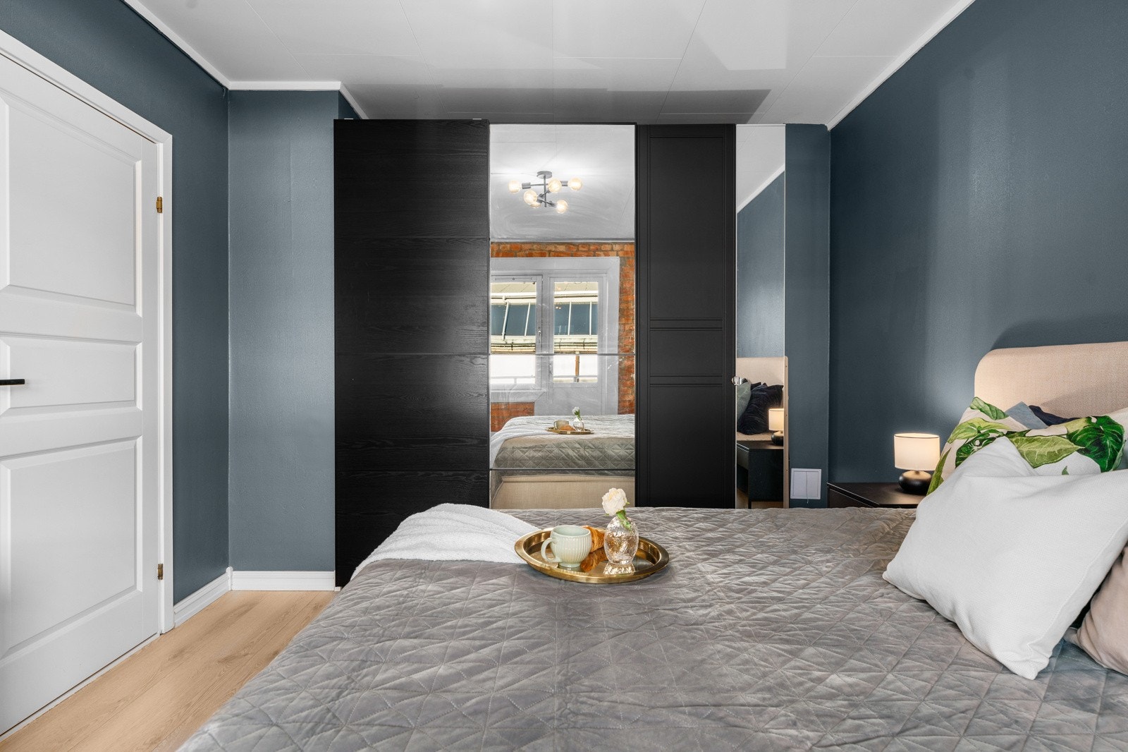 Begge soverommene er av god størrelse med god plass til garderobeskap. Galleribilde