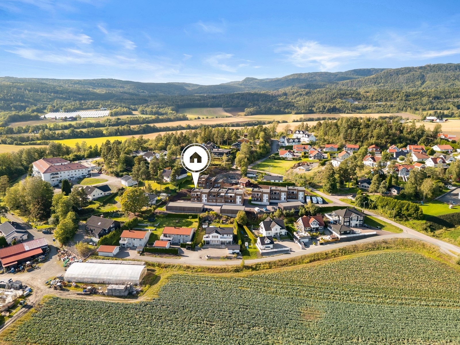 Tandbergåsen 23 F har en attraktiv og sentral beliggenhet på populære Tandbergåsen, like utenfor Sande sentrum. Galleribilde