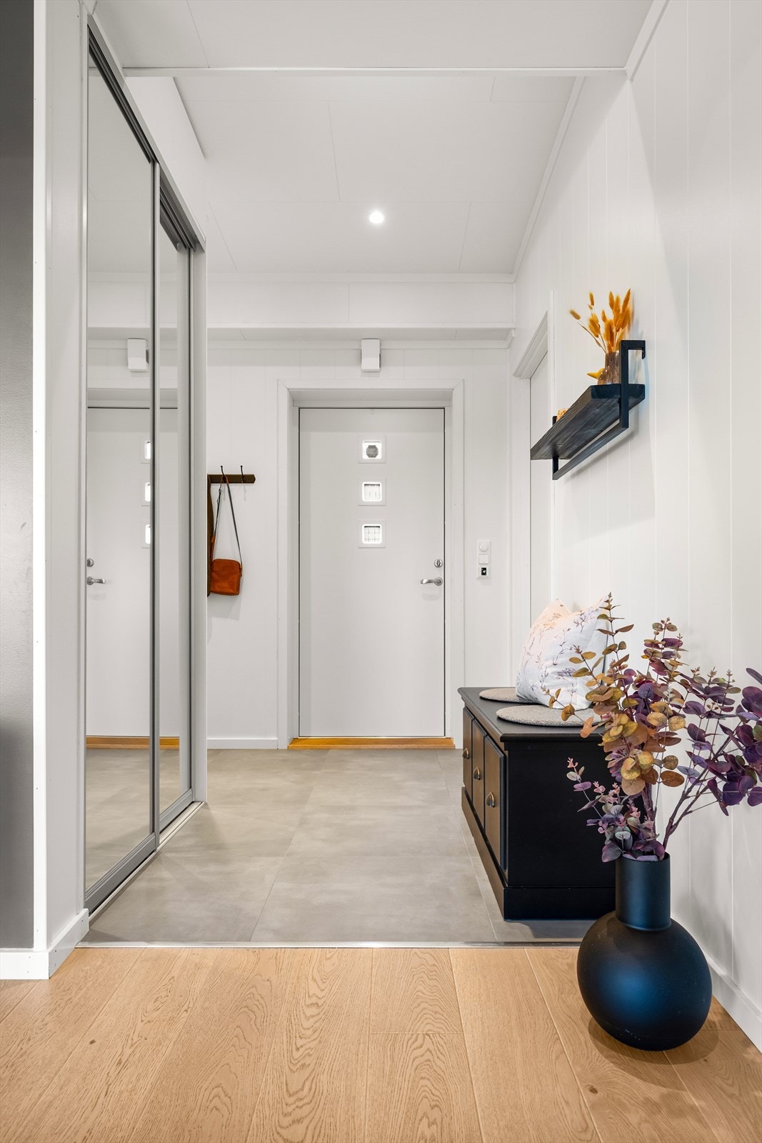 Lys entre ønsker velkommen inn. Galleribilde