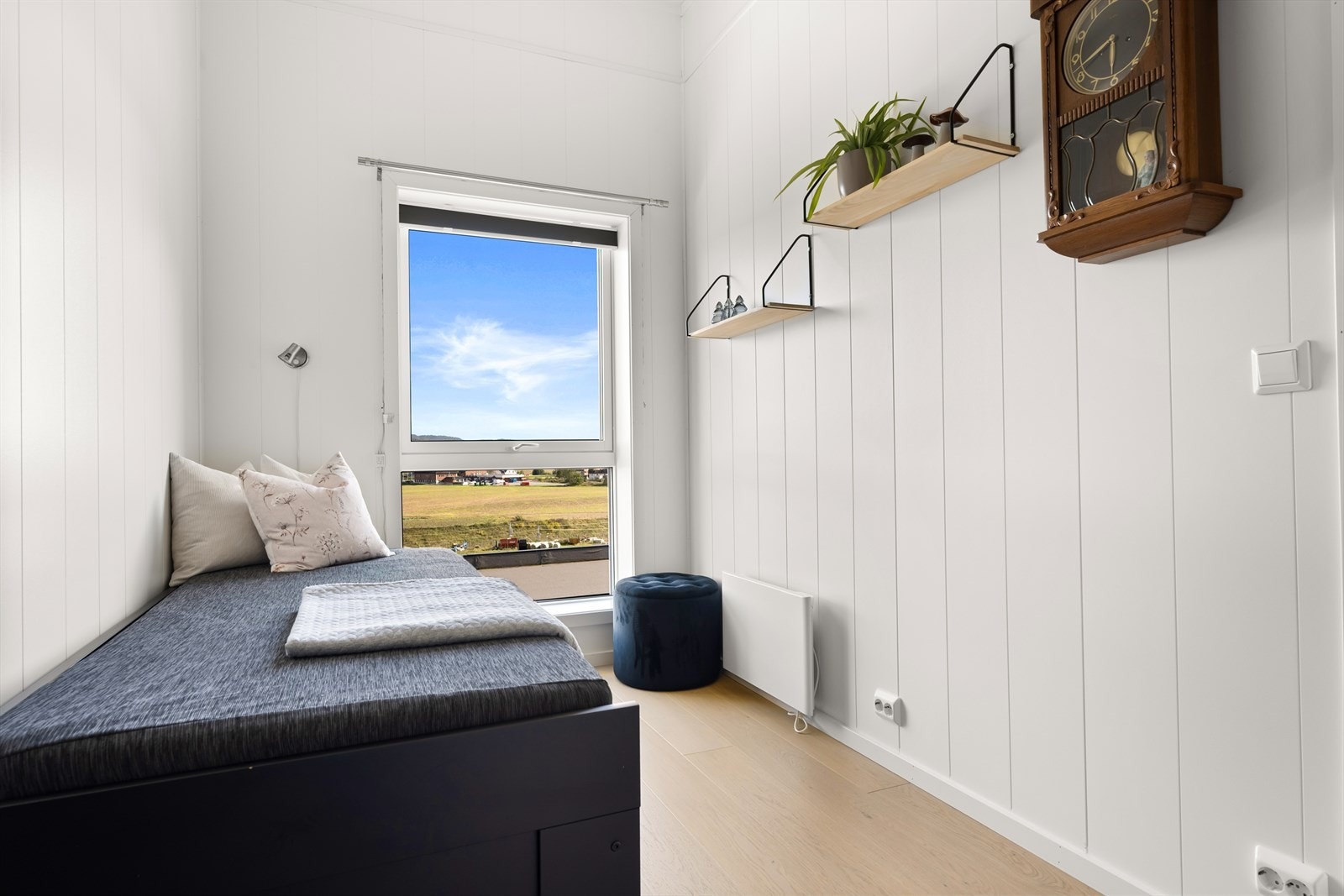 Soverom 2 med areal som passer til barnerom. Galleribilde