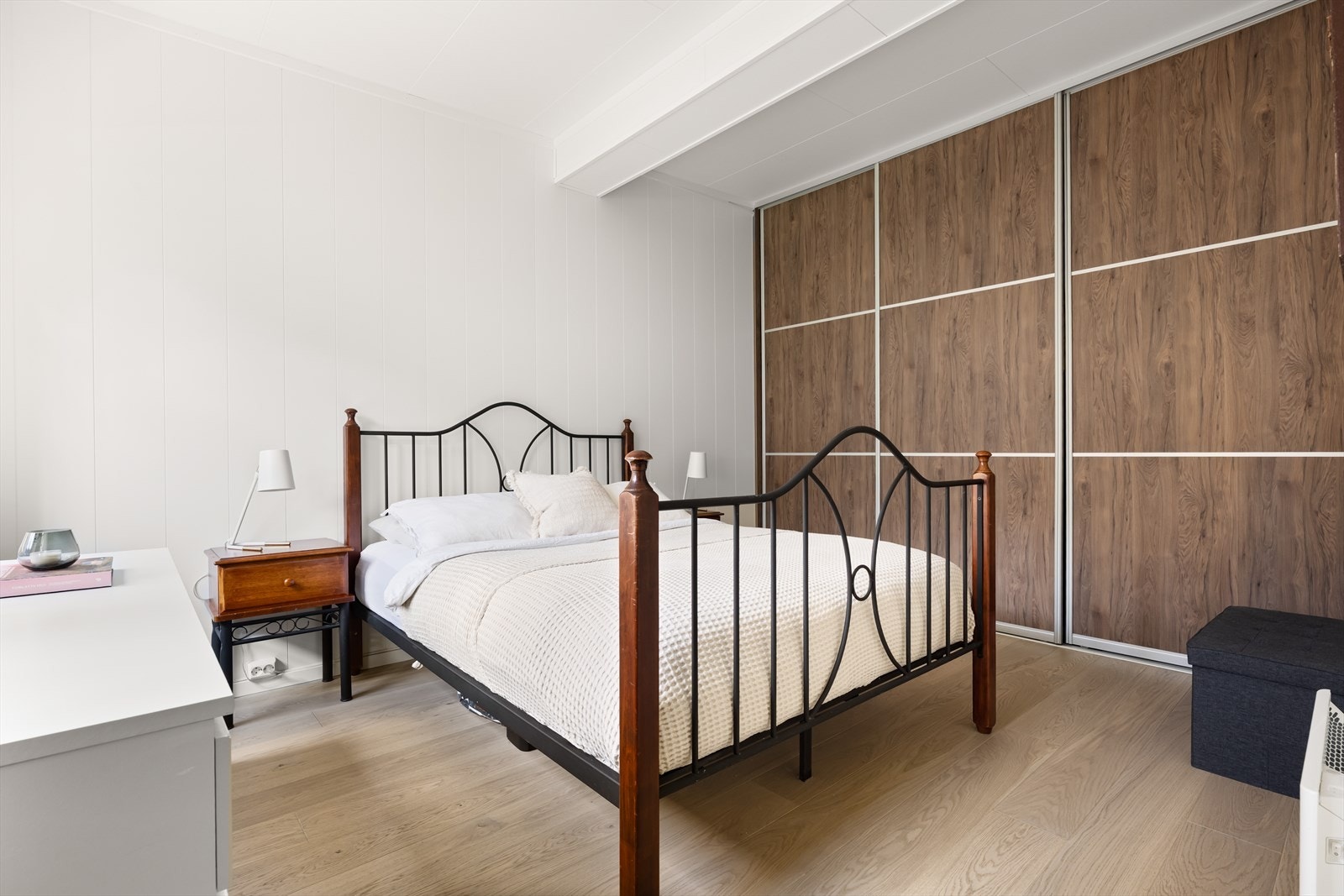 Hovedsoverom med garderobeskap. Galleribilde