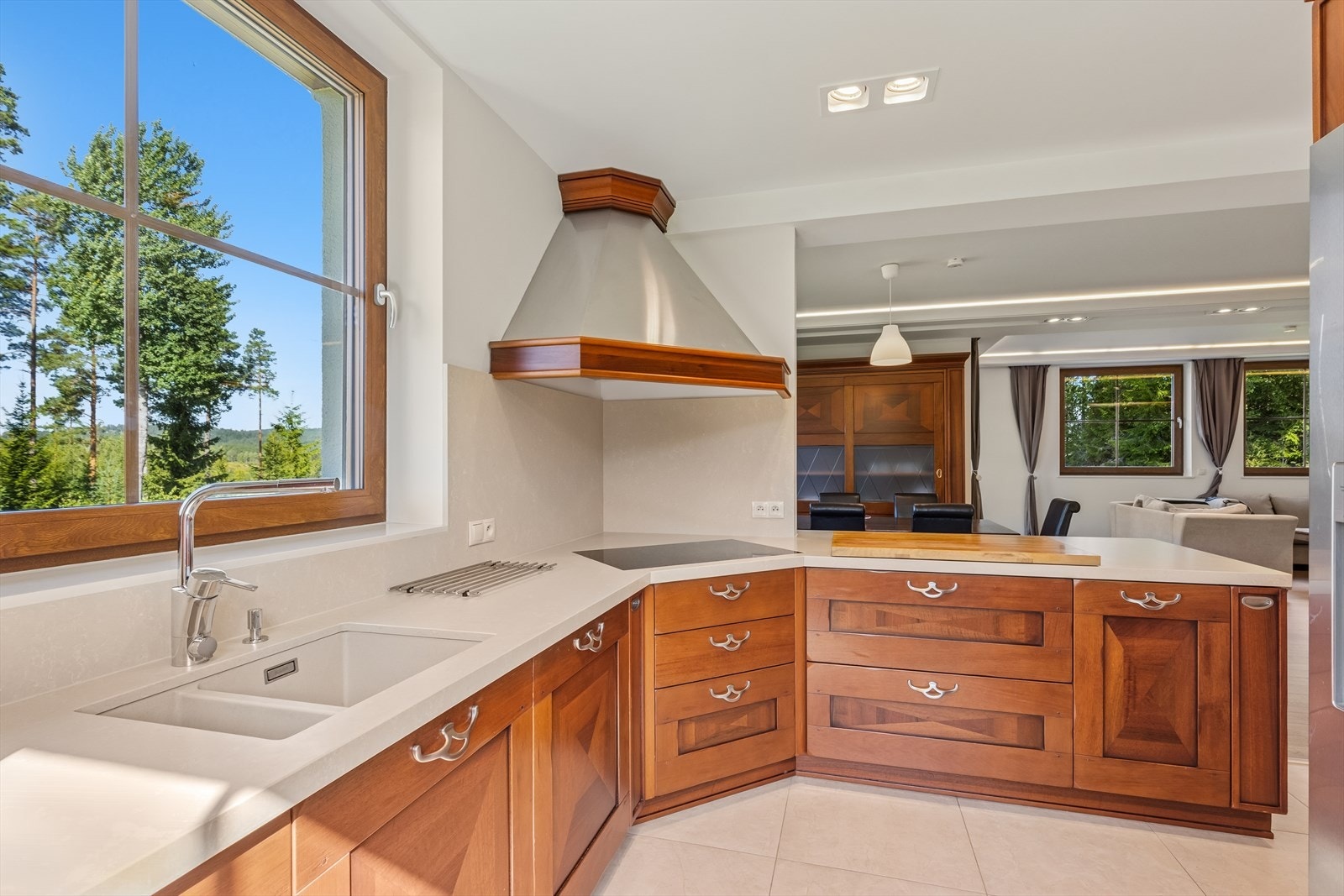 Solid og stilig kvalitetsinnredning fra den italienske leverandøren Veneta Cucine. Galleribilde