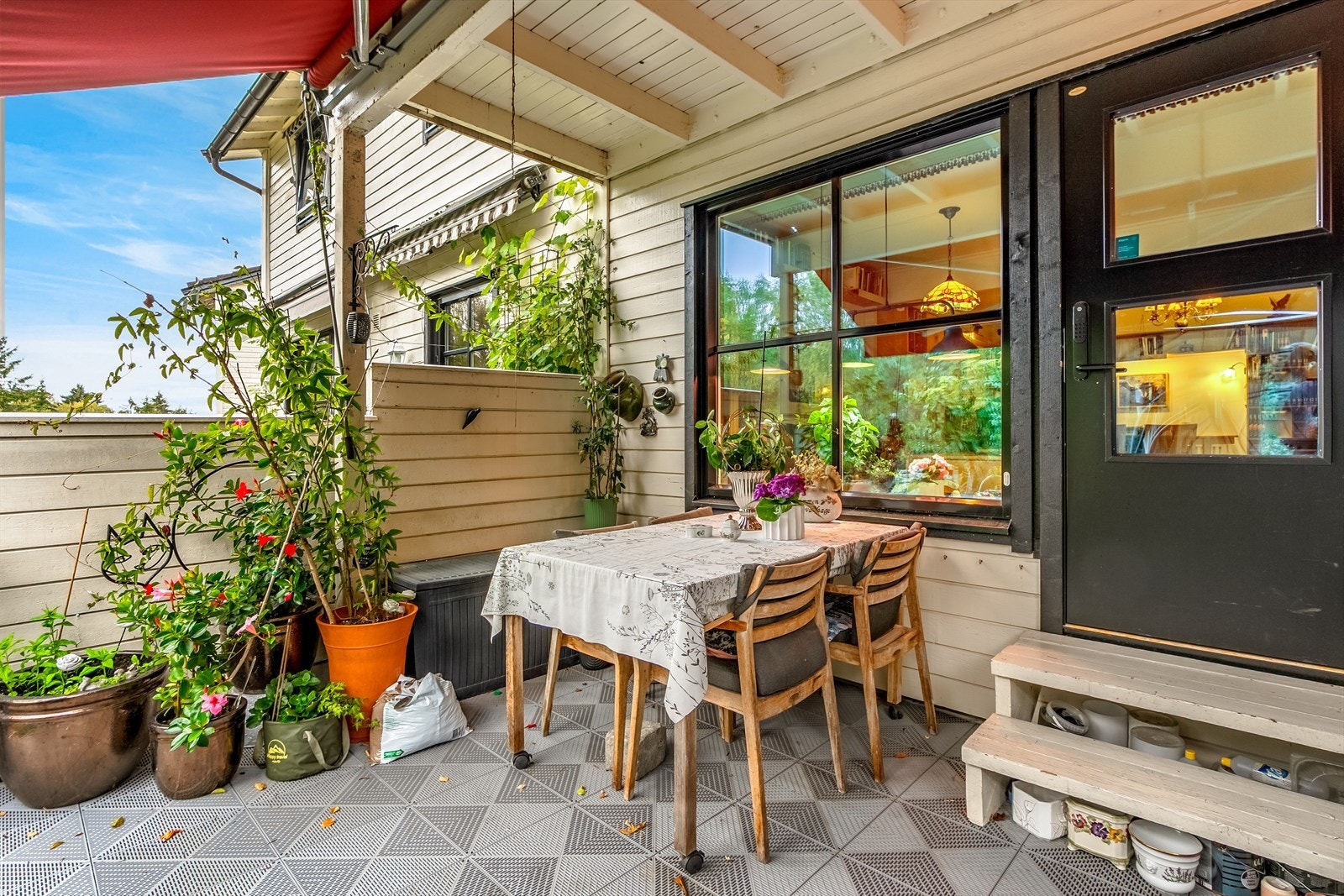 Dette er en halvpart av tommansbolig med usjenert beliggenhet og ingen innsyn. Galleribilde