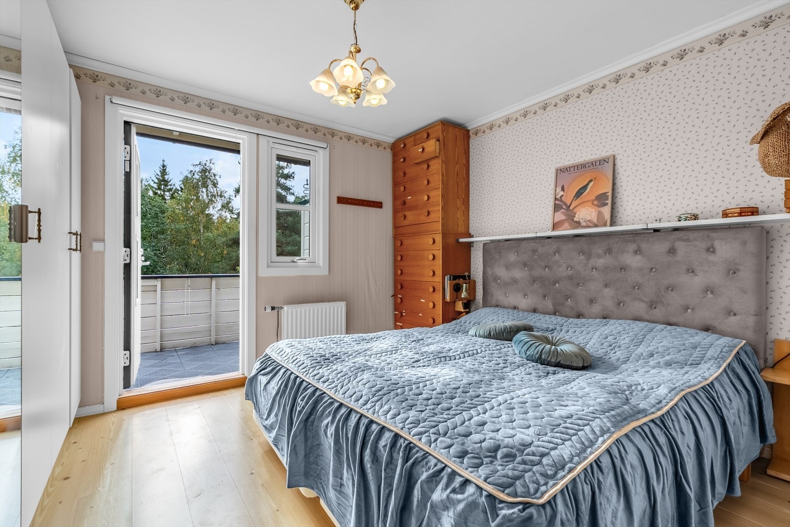 Boligen byr på 3 gode soverom i 1.etg. Hovedsoverommet har utgang til en deilig veranda. Galleribilde