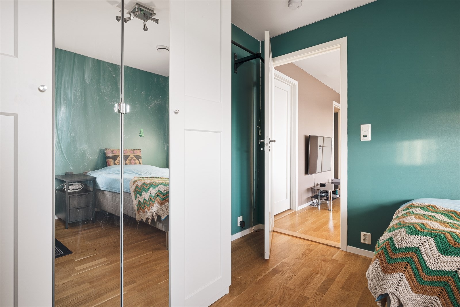 Gjennom kjellerstuen kommer en inn til et nytt soverom. Galleribilde