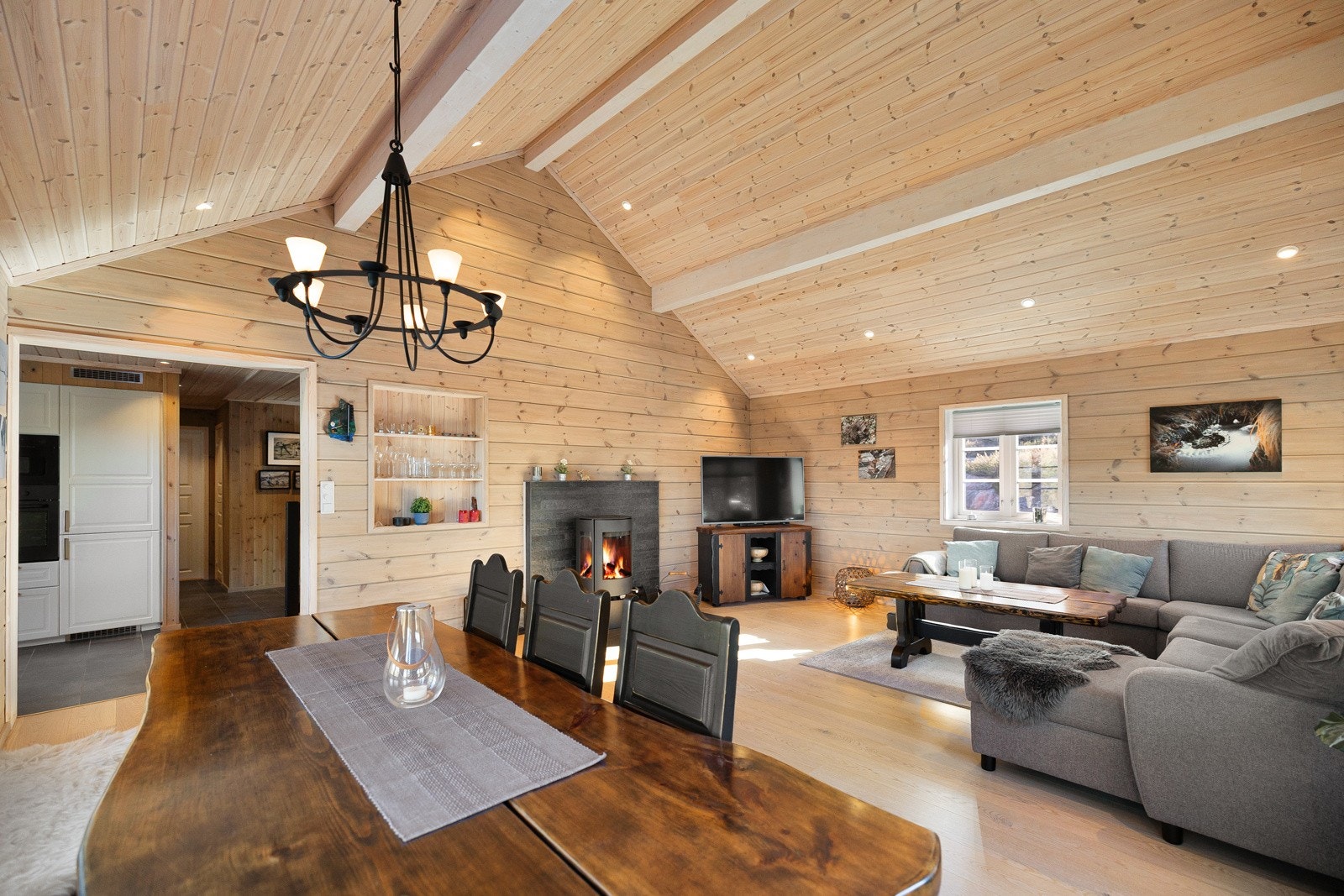 Rommet kan enkelt møbleres med sofa, TV-bord og øvrig innredning etter behov. Galleribilde