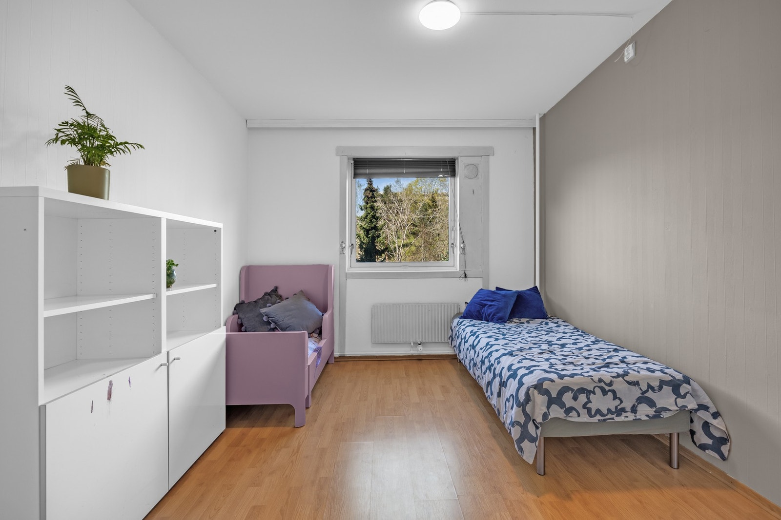Det tredje soverommet har lignende dimensjoner som det andre, med god plass til enkeltseng og oppbevaring. Galleribilde