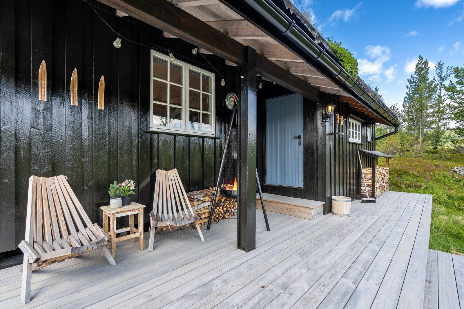 Trivelig adkomst via overbygget inngangsparti. Galleribilde