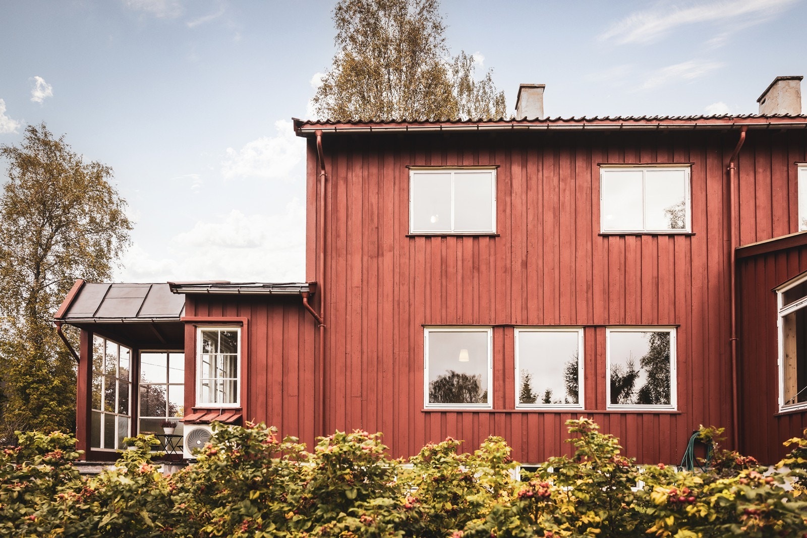 Hyggelig halvpart av tomannsbolig med stor, solrik tomt. Mulighet for kjøp av hele eiendommen som generasjonsbolig Galleribilde