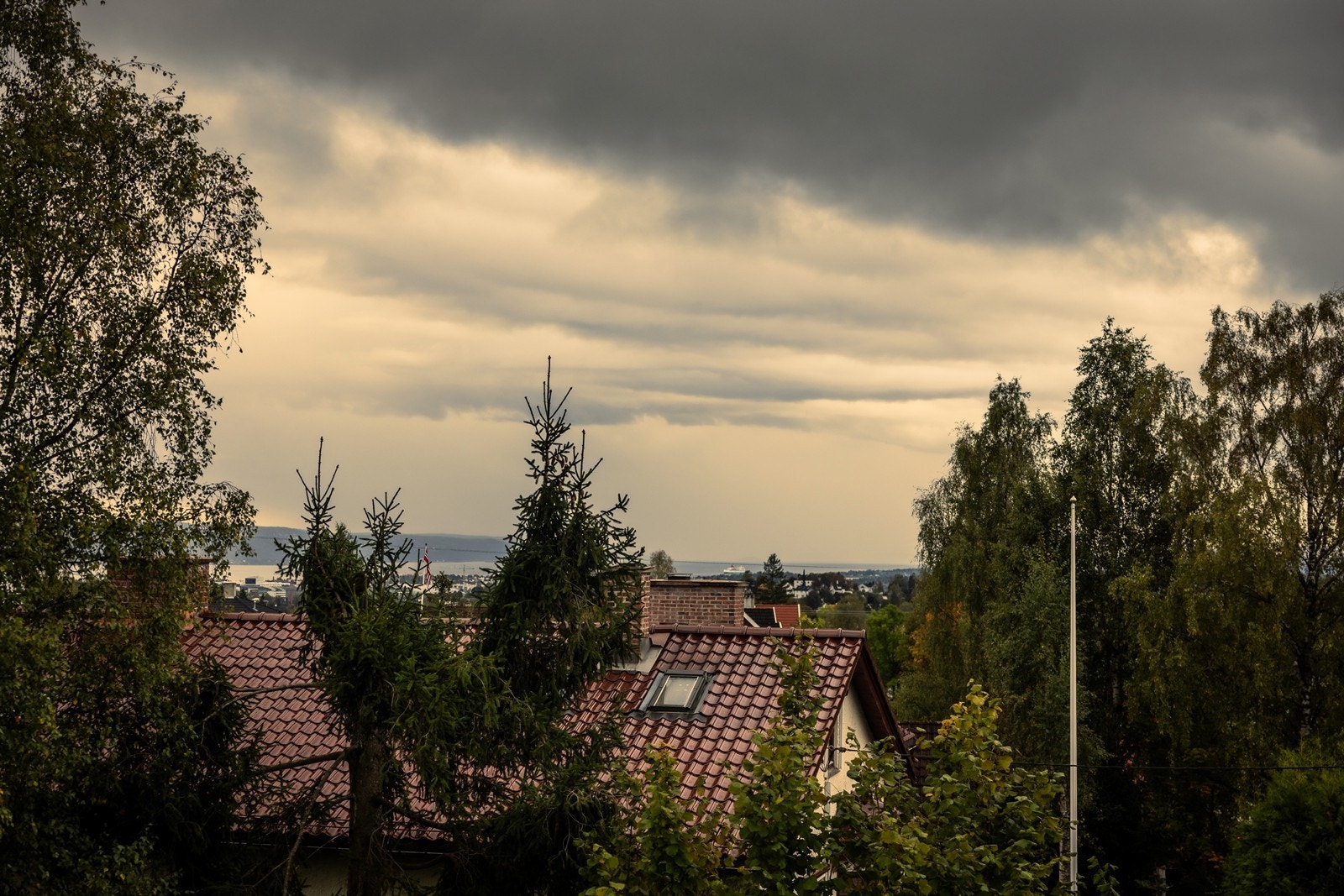 Flott utsikt mot fjorden fra soverommet Galleribilde