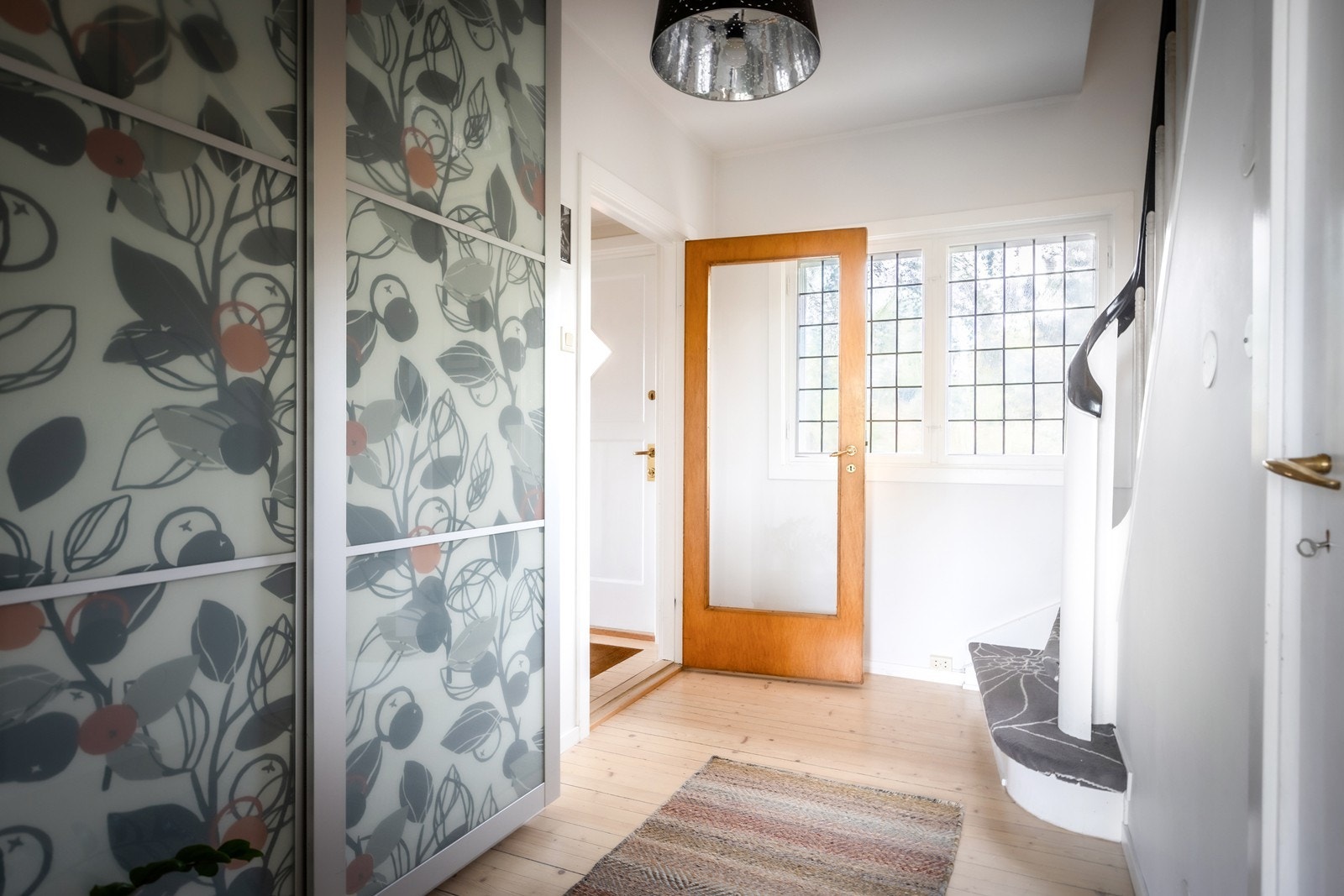 Hall med garderobeskap Galleribilde