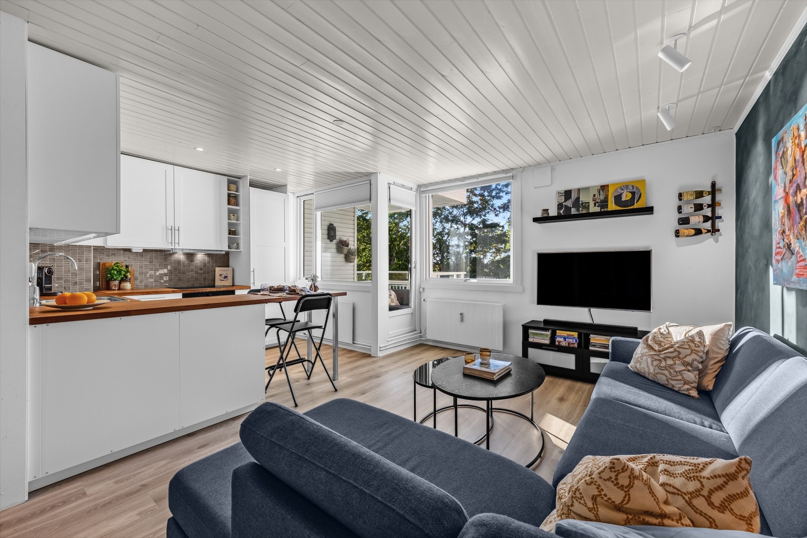 Stuen ligger i hjertet av boligen med gode innredningsmuligheter. Galleribilde