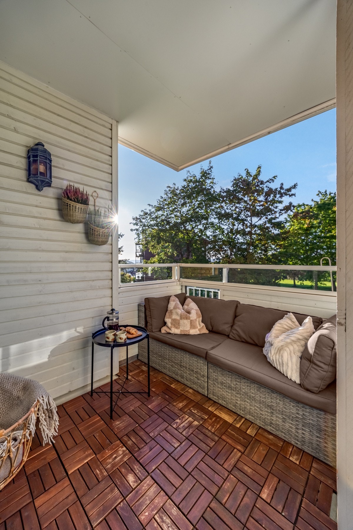 Fra stuen er det utgang til en nordvestvendt balkong med optimale solforhold. Galleribilde