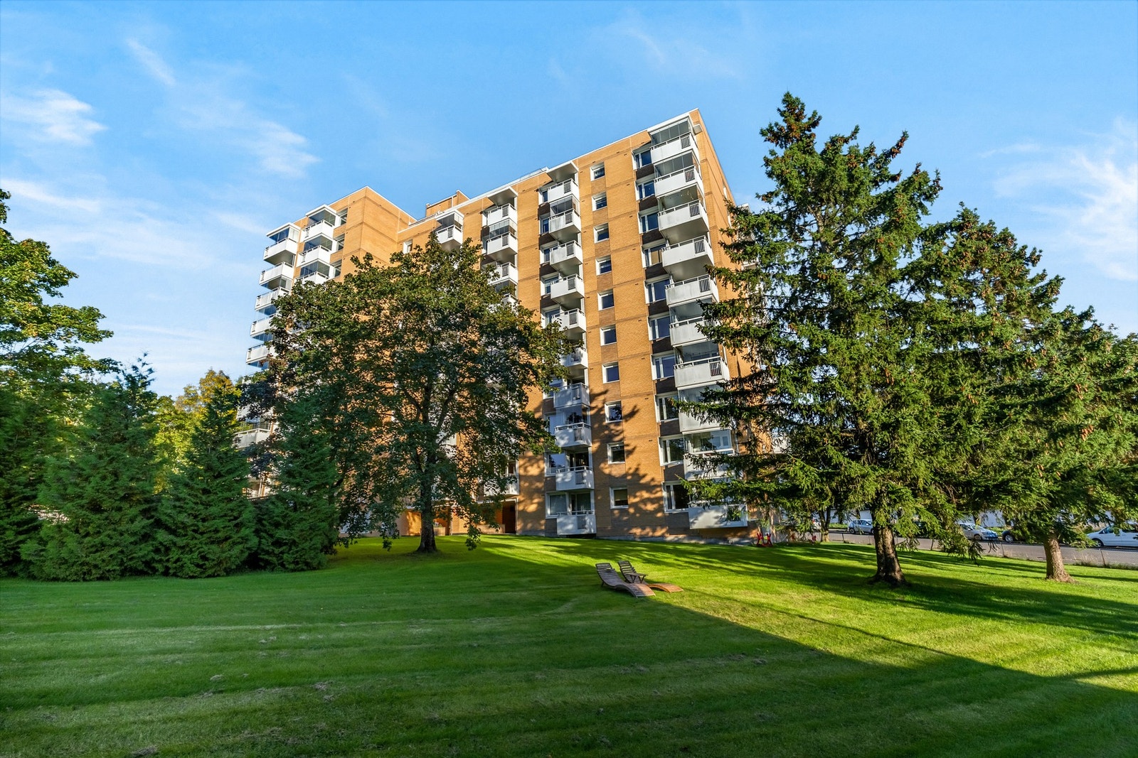 Borettslaget har en flott internbeliggenhet med nærhet til marka, t-bane og senter. Galleribilde