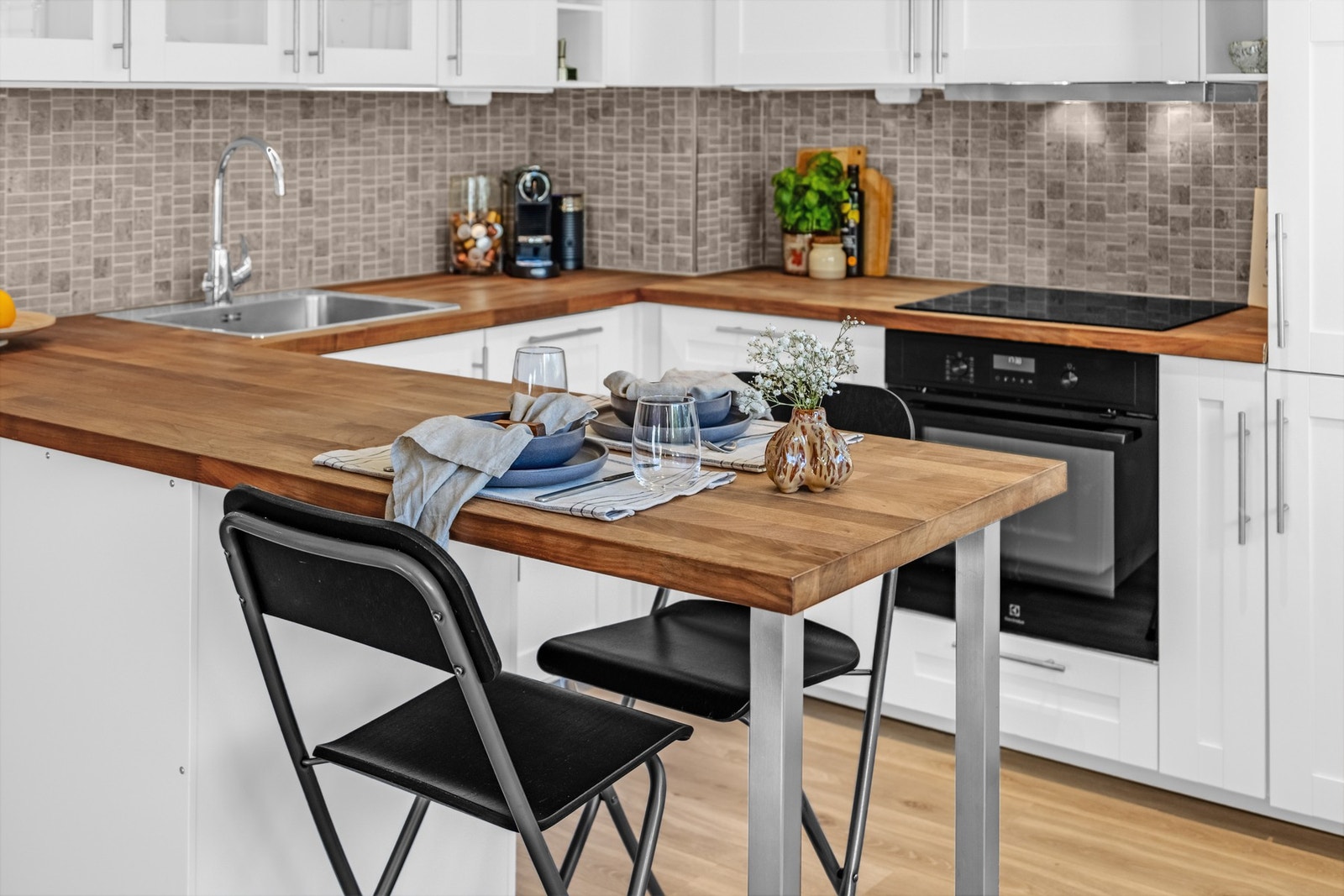 Barløsningen har en sosial tilnærming i oppholdsrommet, hvor også måltider kan nytes. Galleribilde