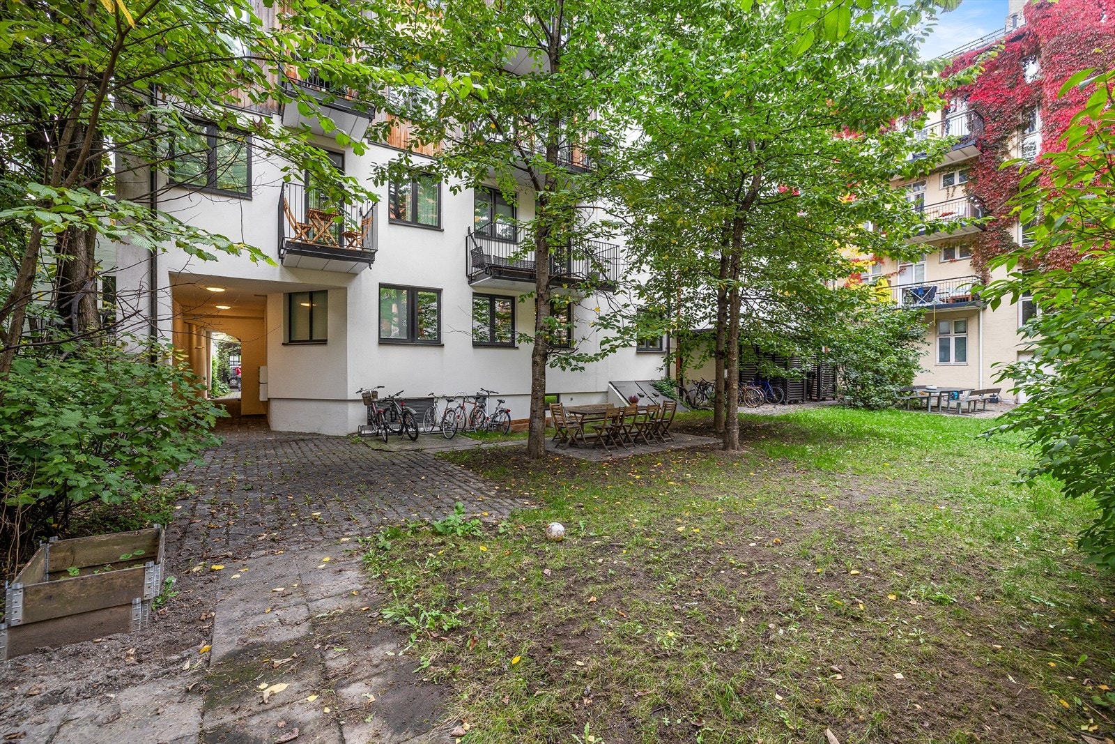 Beboerne har tilgang til en koselig bakgård. Galleribilde