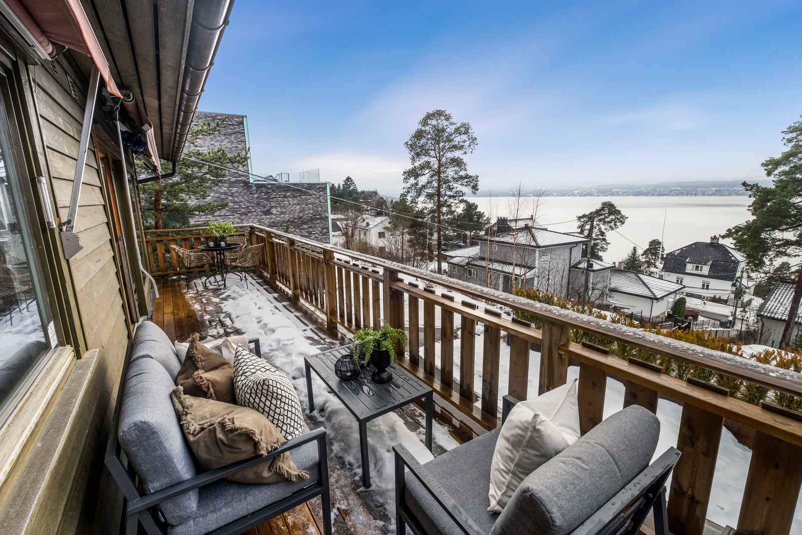 Terrasse med havutsikt Galleribilde