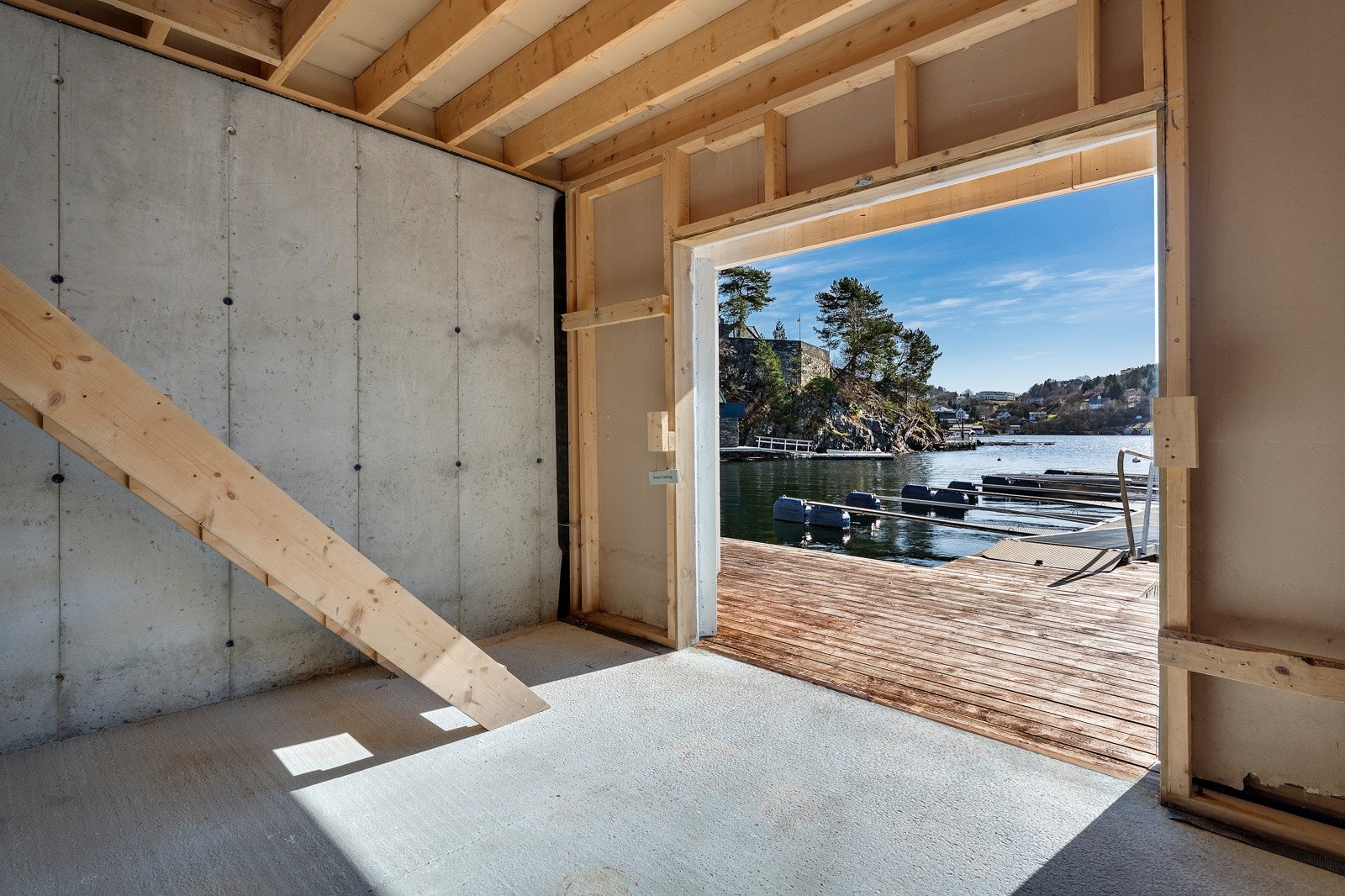 Miderste naust Galleribilde