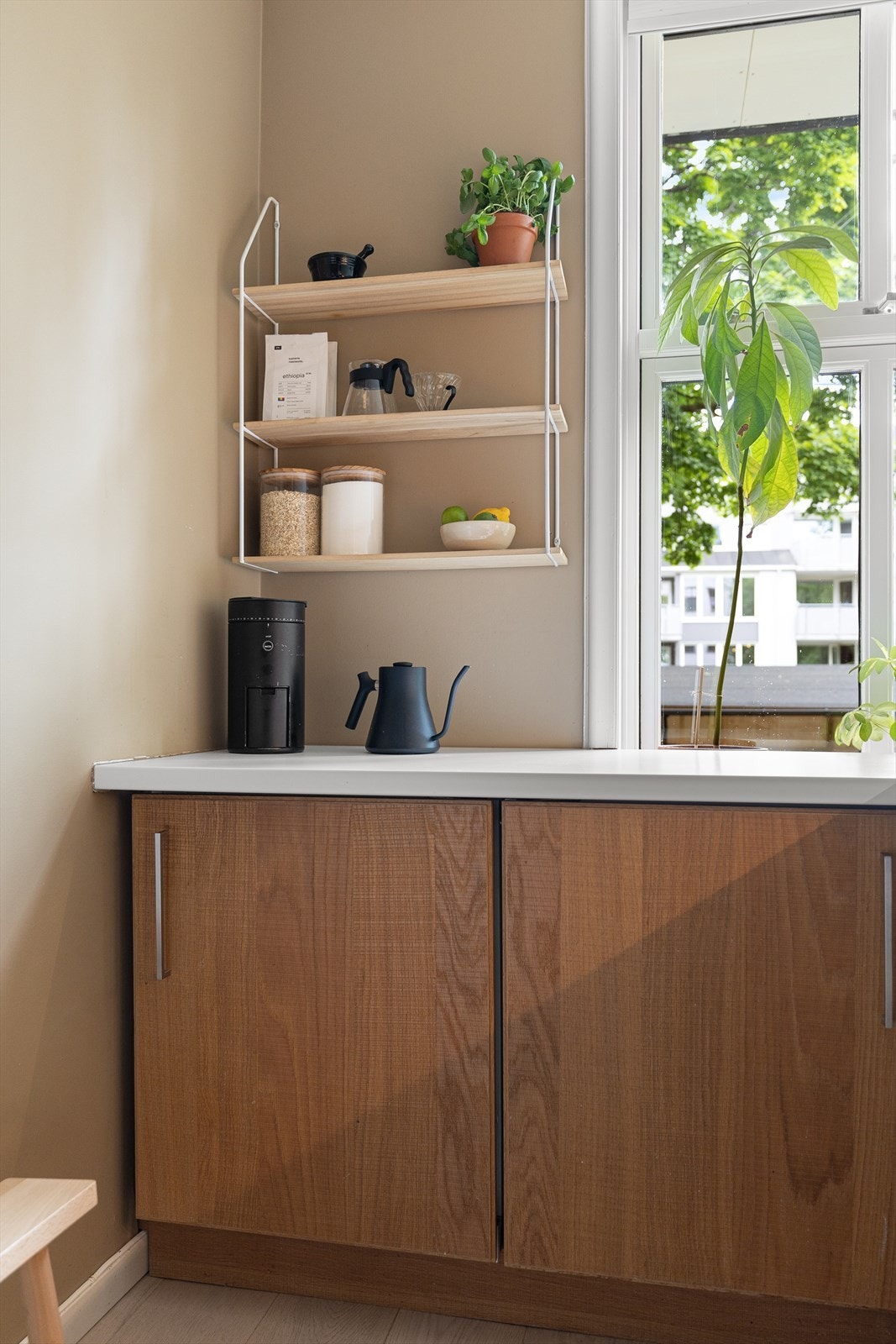 Det er byttet benkeplate på kjøkkenet i 2019 Galleribilde