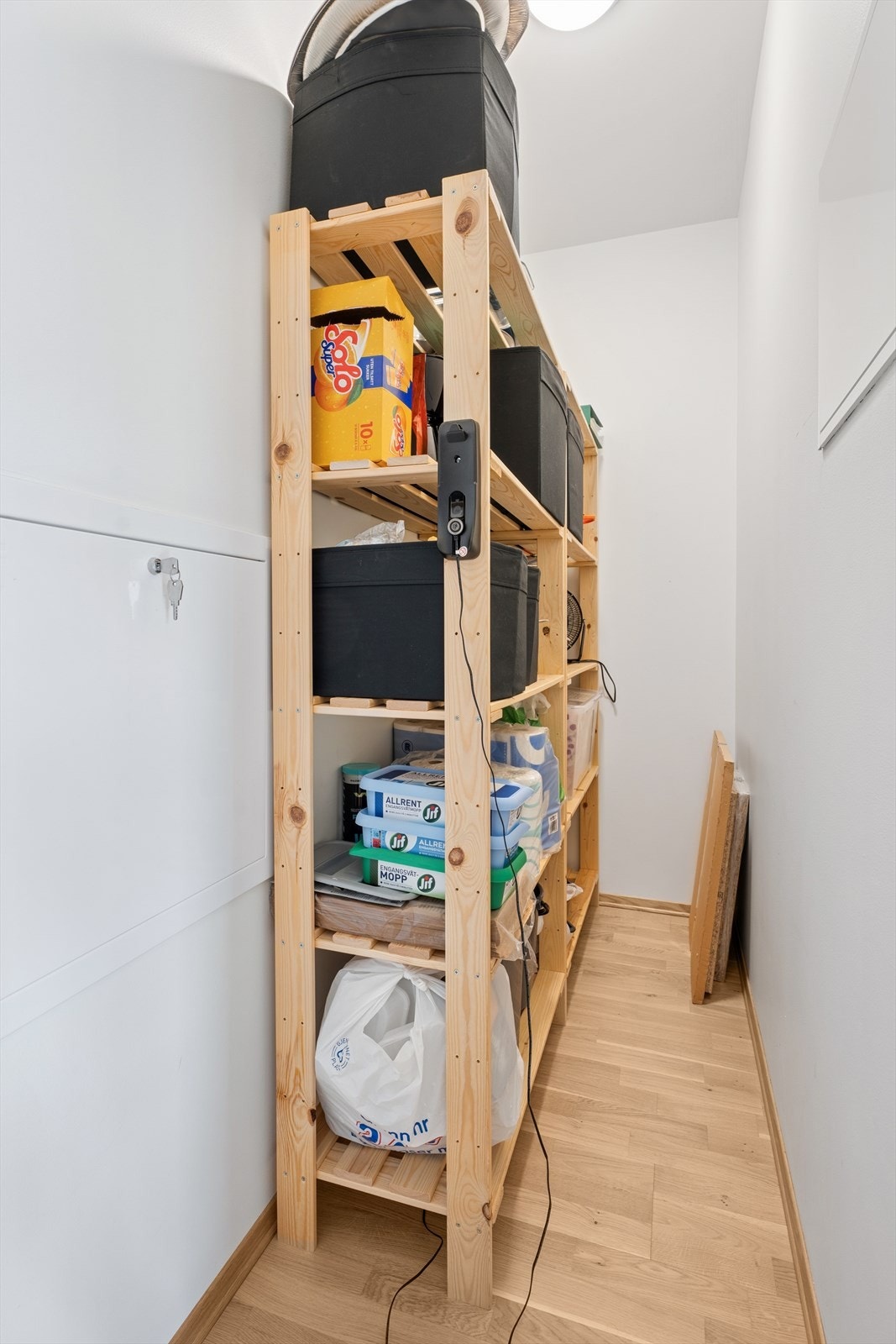 Leiligheten har en intern, egen bod for oppbevaring. Galleribilde