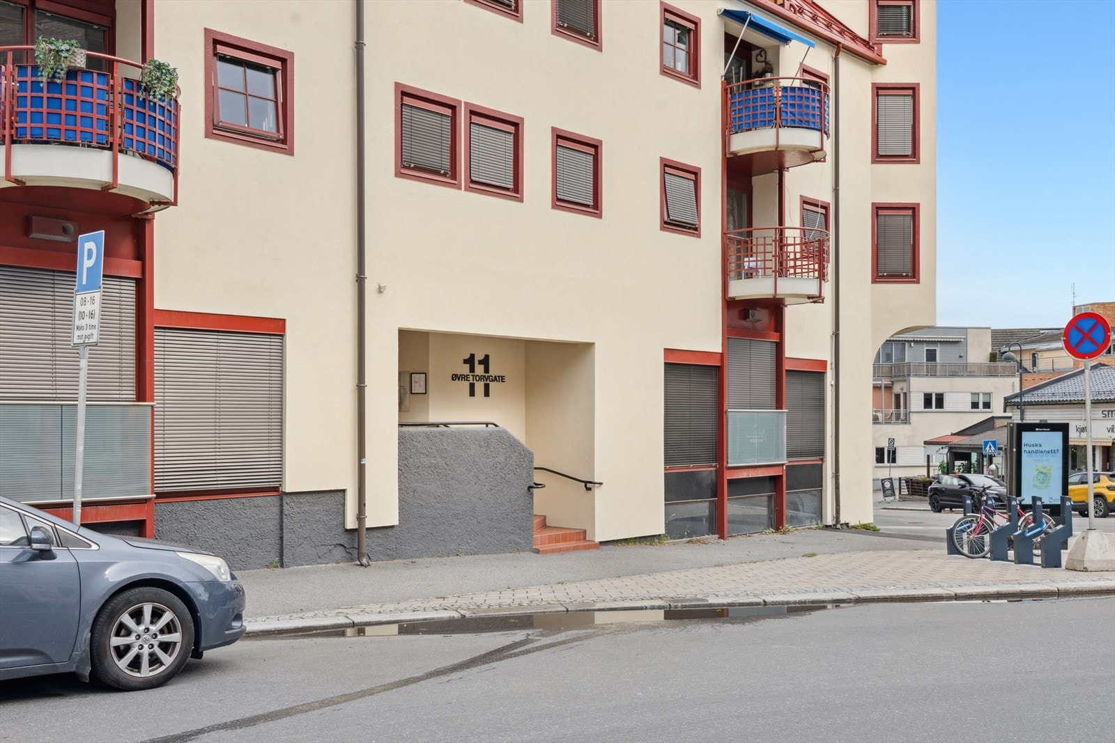 Med sin sentrale plassering byr leiligheten på nærhet til både shopping, hyggelige kaféer, grønne parker og byens pulserende liv - perfekt for deg som vil bo praktisk og urbant. Galleribilde