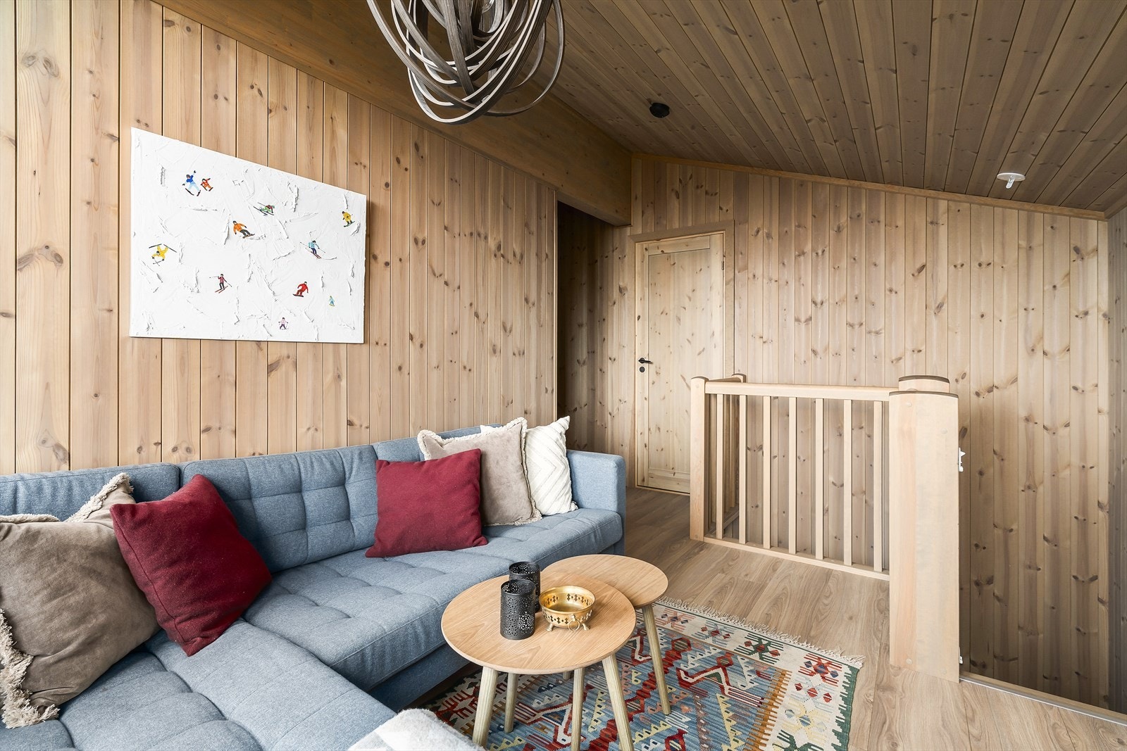 Koselig loftstue, praktisk som ekstra oppholdsrom ved mange gjester. Galleribilde