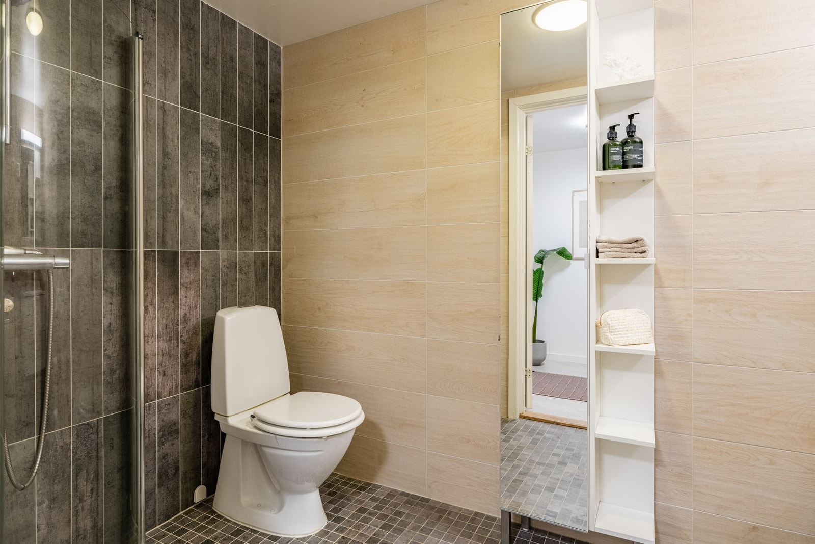 Badet har opplegg for vaskemaskin. Galleribilde