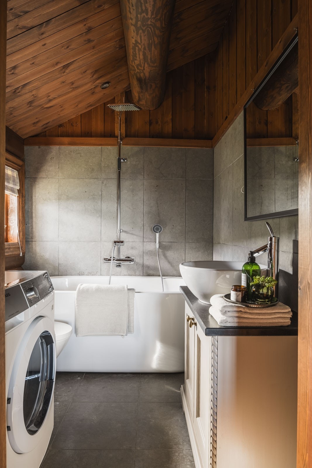 Bad/vaskerom tilknyttet soverom i 2. etasje.