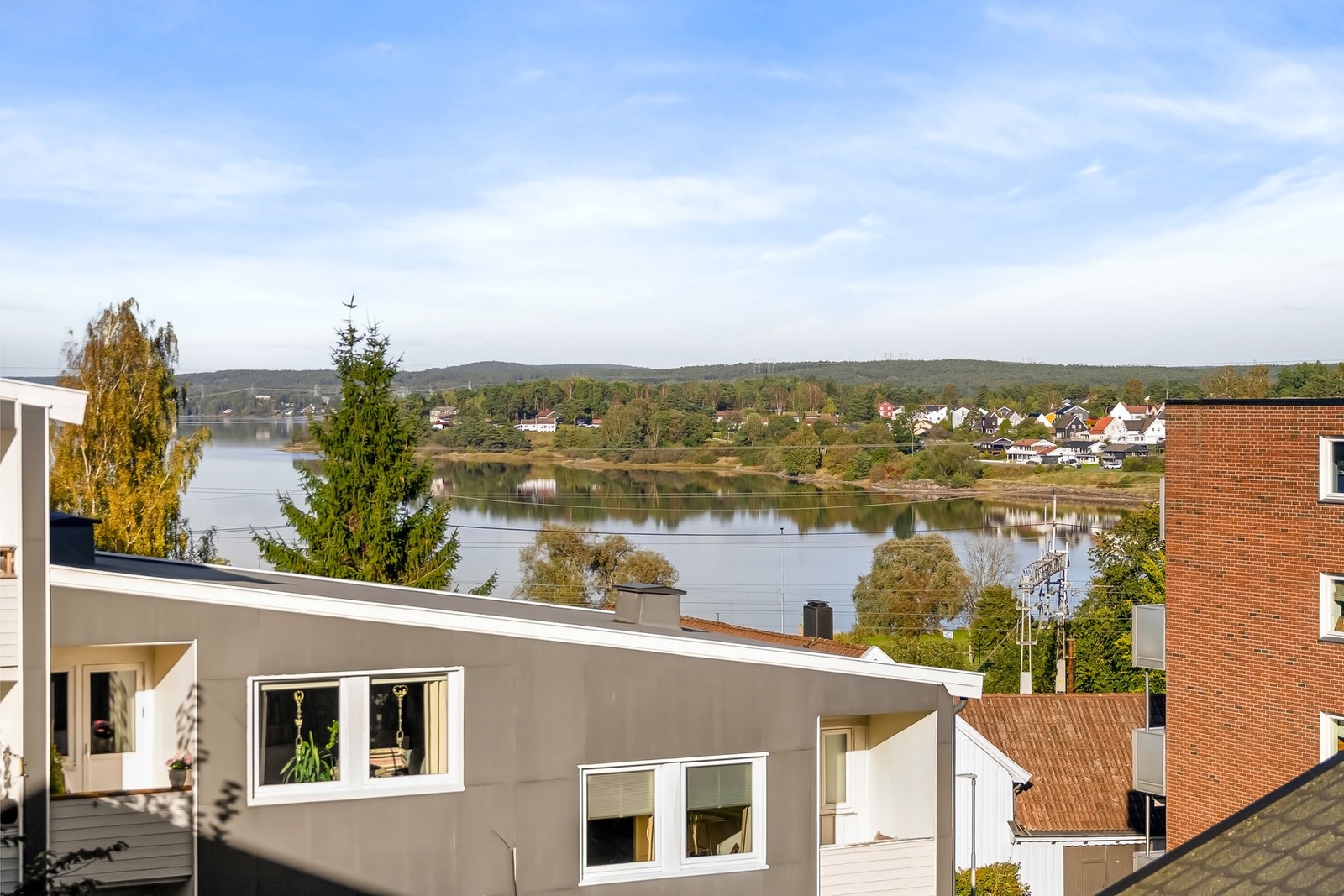 Andelsleiligheten er tilknyttet Gleng borettslag og befinner seg i 2. etasje. Galleribilde