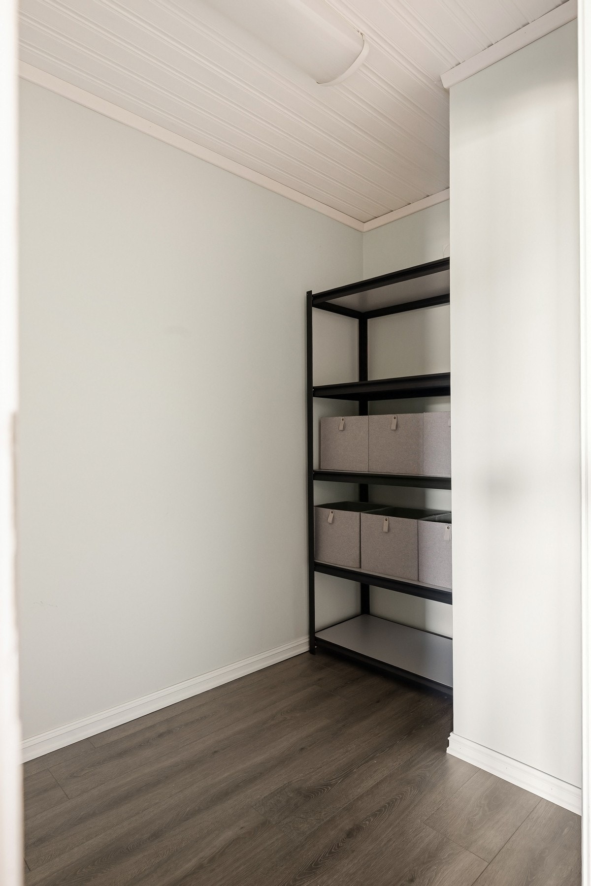 Praktisk bodrom med god oppbevaringsplass. Galleribilde