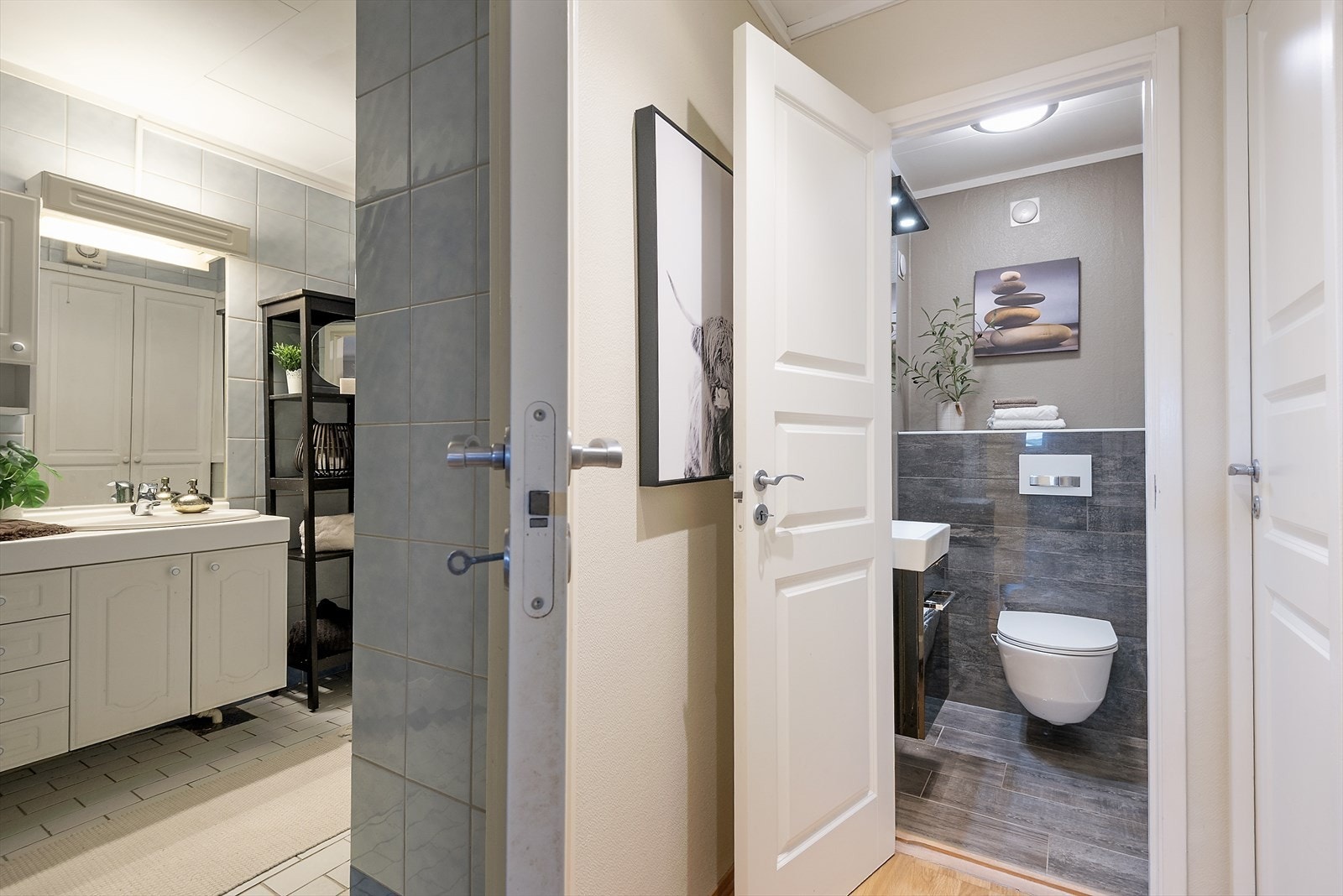 Toalettrom i fin tilknytning til badet. Galleribilde