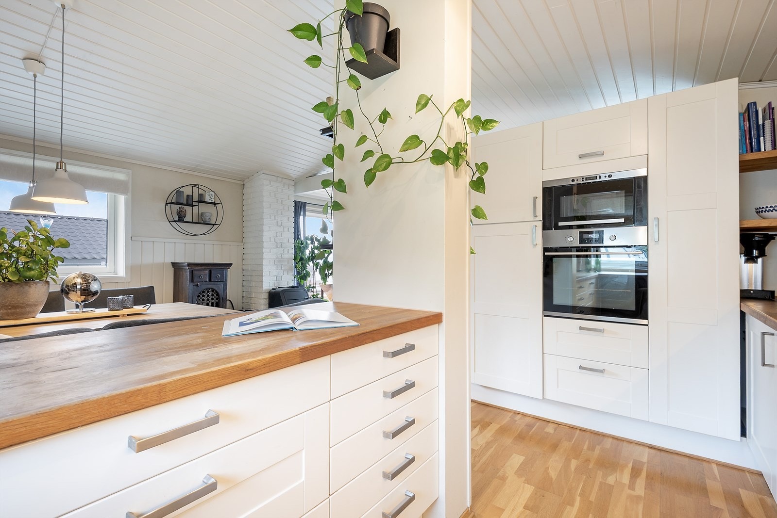 Lysmalte flater. Galleribilde