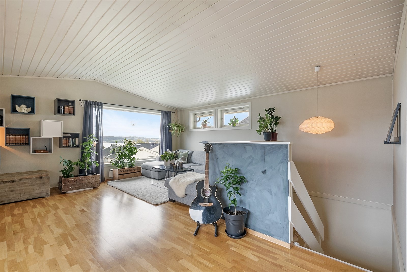 Trapp fra stuen. Galleribilde