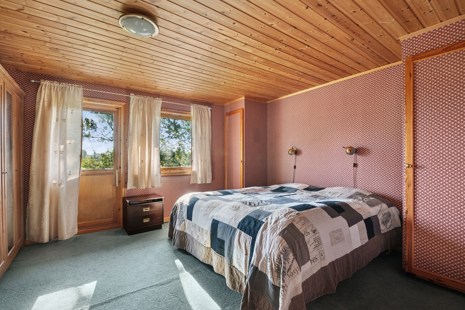 Hovedsoverom med gode oppbevaringsmuligheter Galleribilde