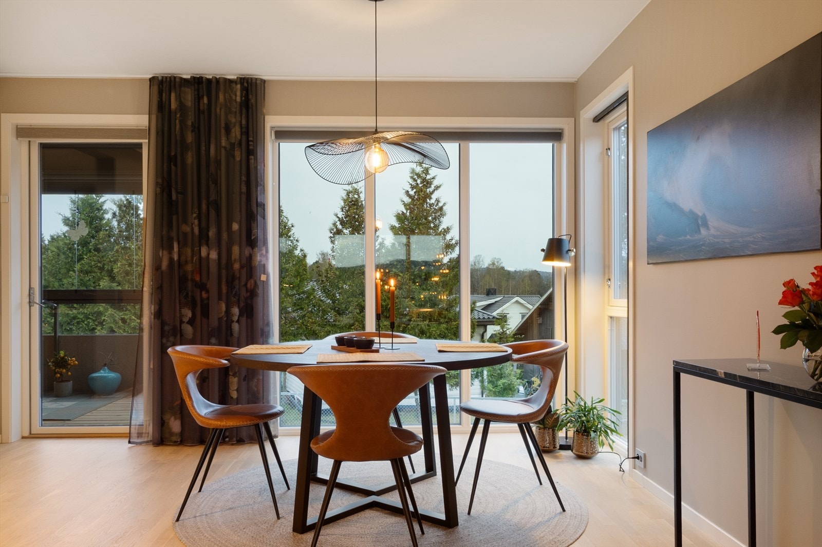 Rommet har innvendig solskjerming. Galleribilde