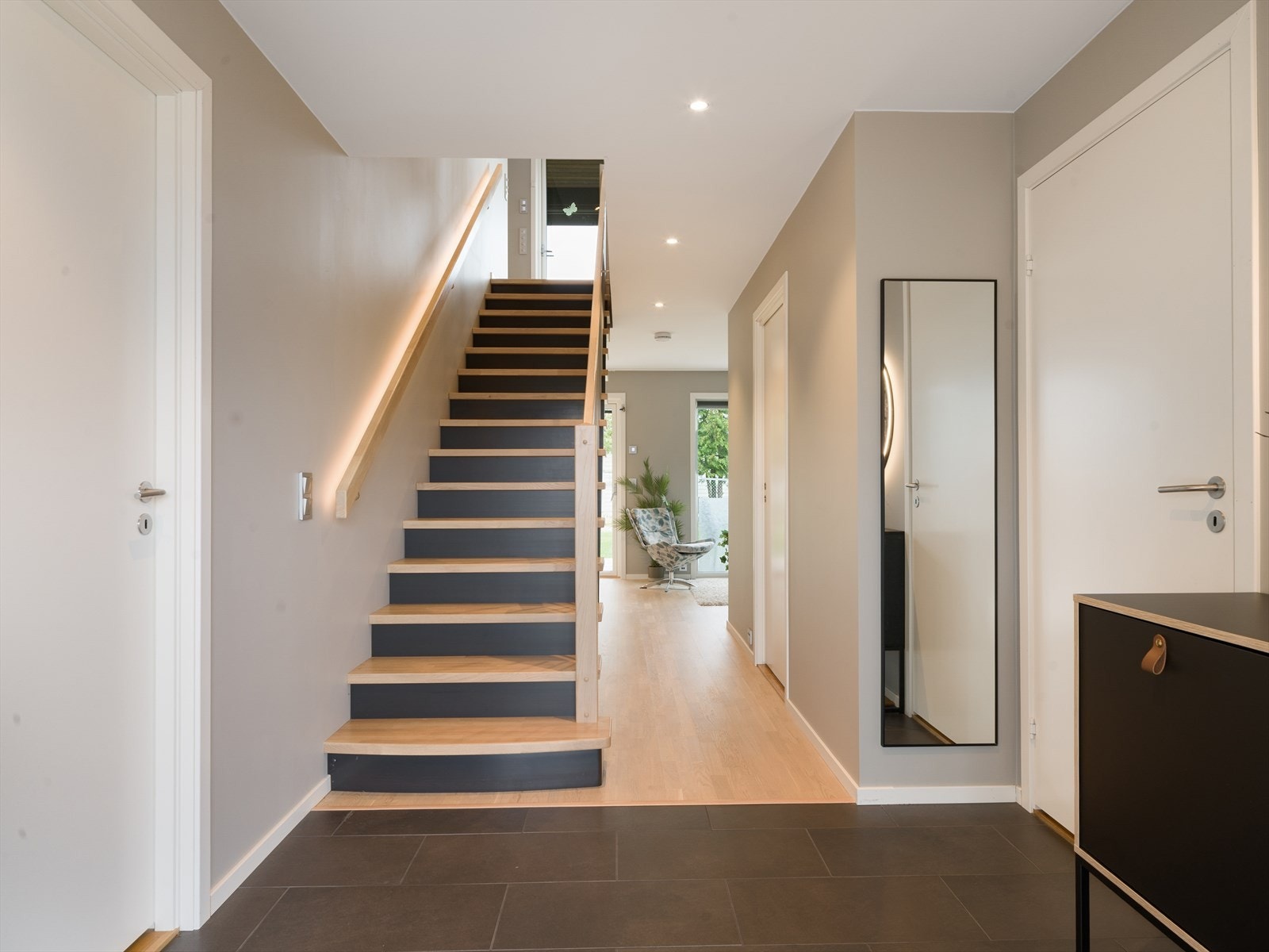 Flislagt gulv med varmekabler i entrè. Galleribilde