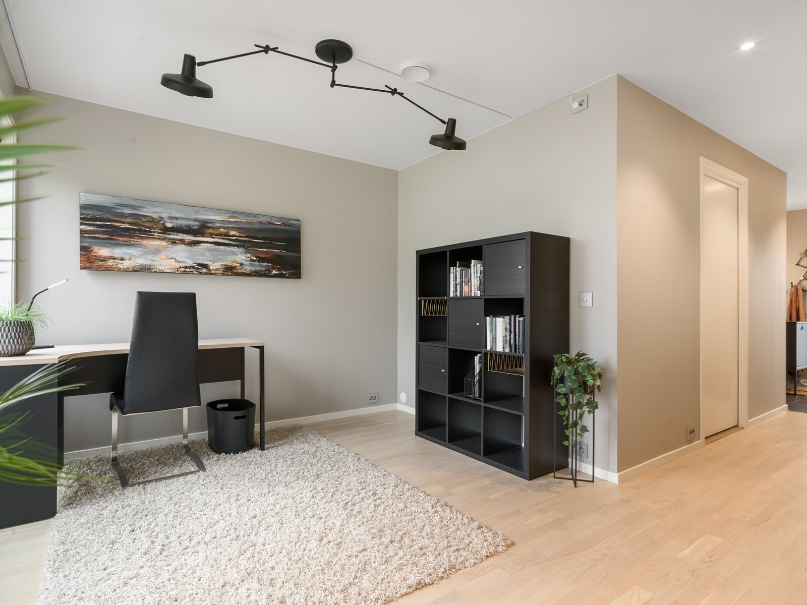 Ekstra stue eller kontor innerst i boligens 1. etasje. Galleribilde