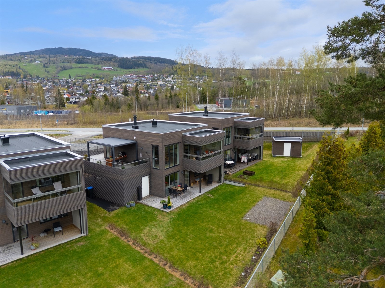 Boligen ligger i rolige- og familievennlige omgivelser. Galleribilde