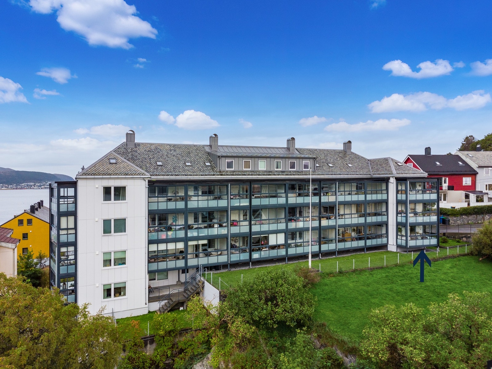 Leiligheten ligger sentrumsnært til på Aspøya, kun noen få minutters gange til sentrum og dets fasiliteter. Galleribilde