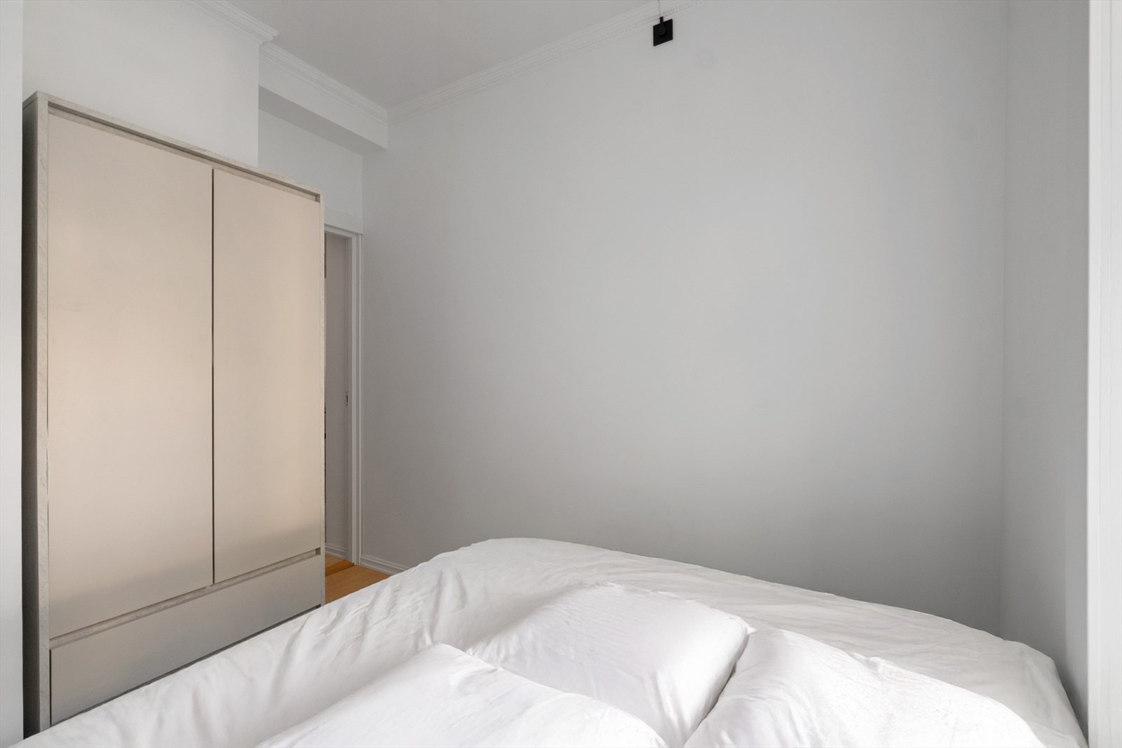 God plass til eget garderobeskap. Her kan man enkelt plassbygge for mer utnyttelse Galleribilde