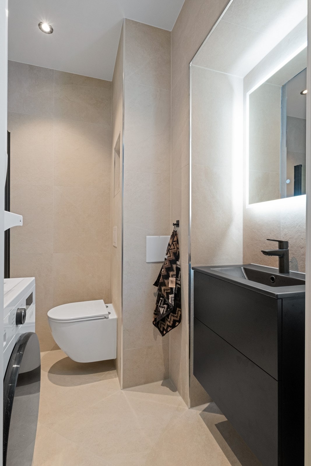 Stilrent og nyoppusset bad fra 2025 Galleribilde