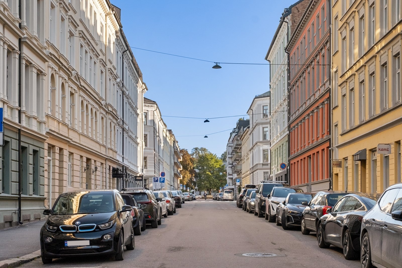 Bygården har en perfekt, tilbaketrukket beliggenhet på Majorstuen, i en sidegate fra Bogstadveien Galleribilde