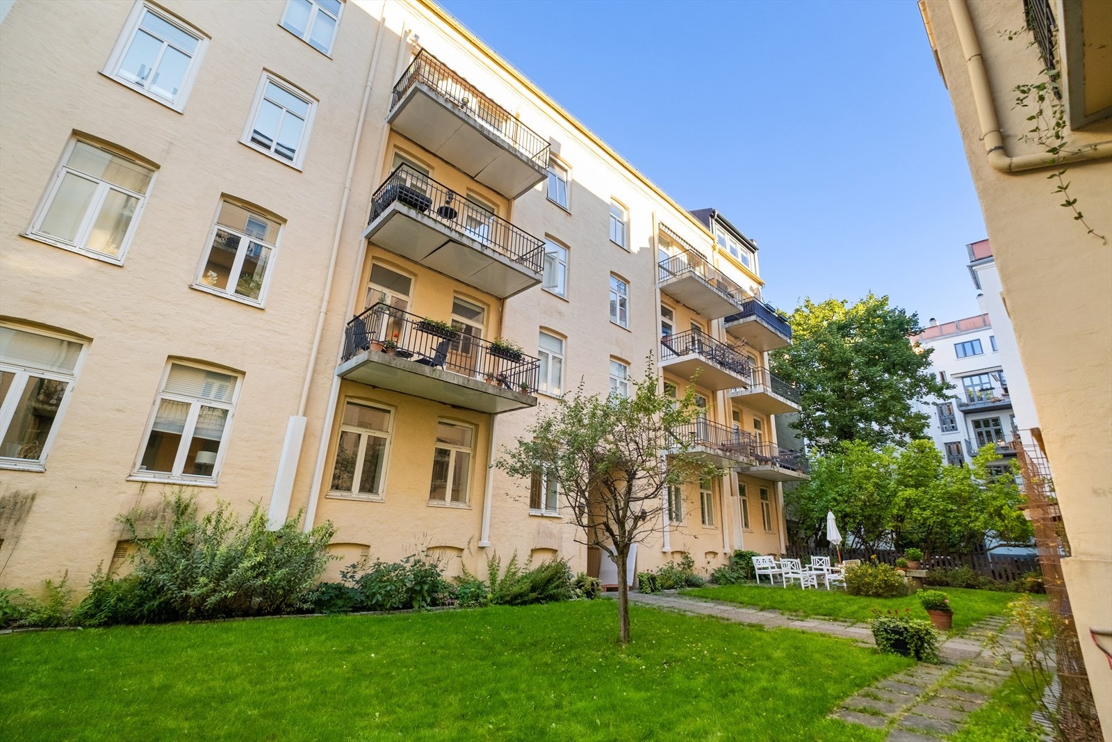 Sameiet vibes gate 18 - Sameiet består av 36 seksjoner, hvorav 34 brukes til bolig, og 2 er næringsseksjoner - Veldrevet Galleribilde